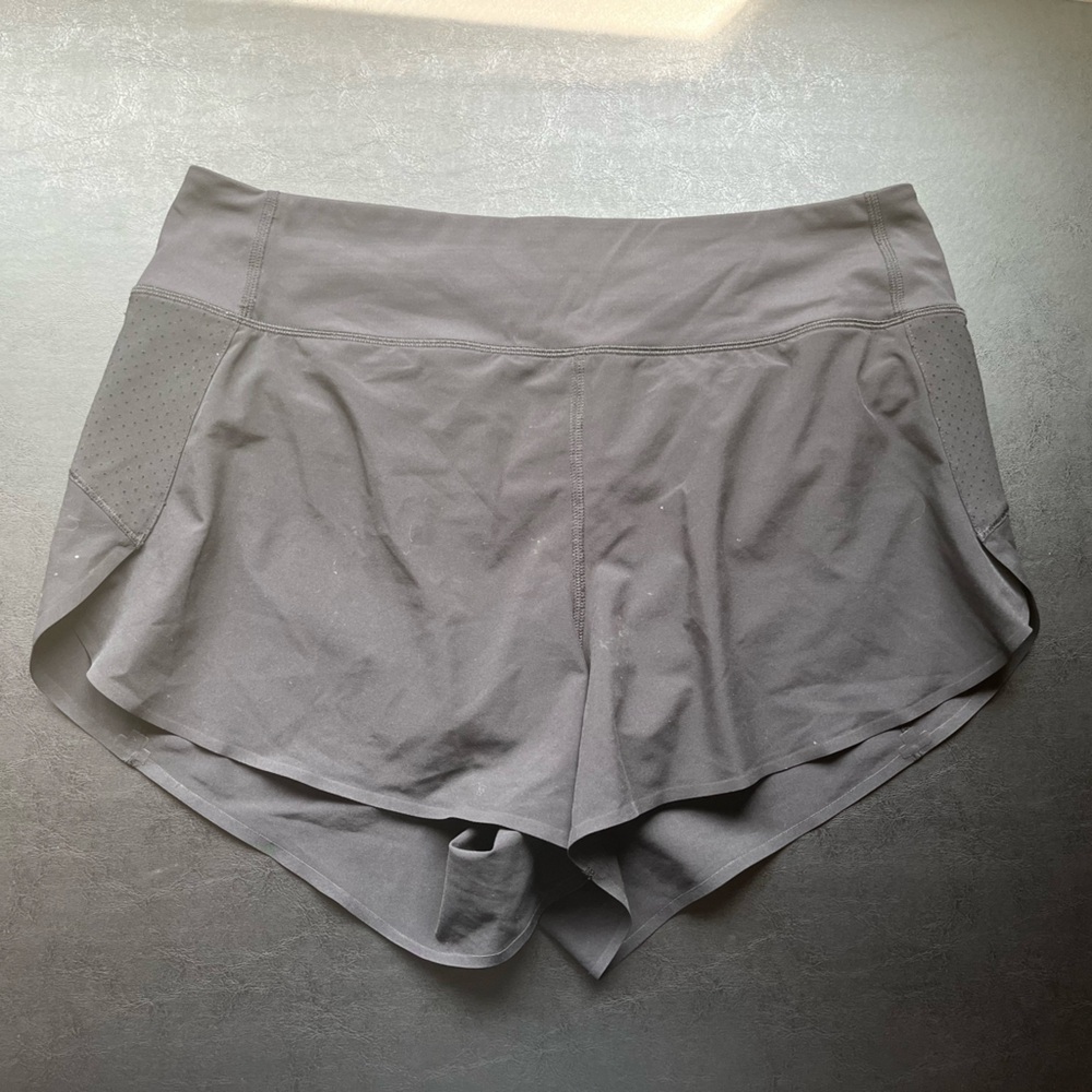 Athleta Run With It 3.5” Shorts. Women’s Medium. Running, workout Shorts. Black.